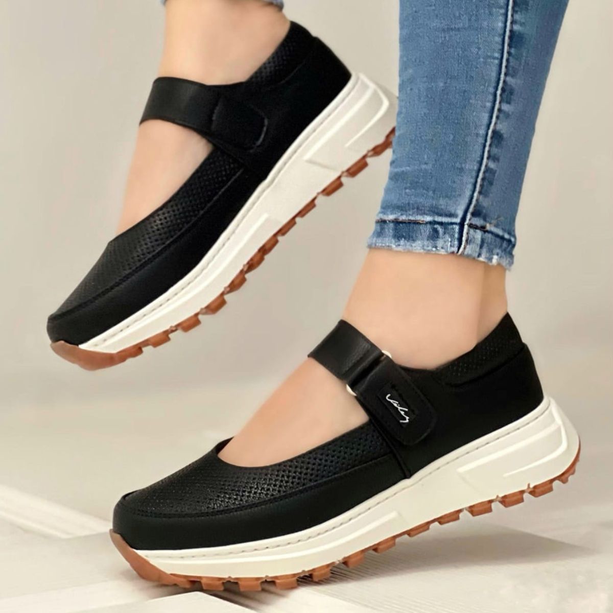 ZAPATILLAS MAFALDA VELEZ